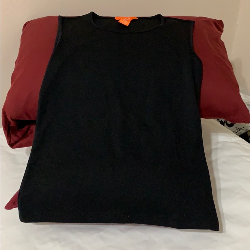 Sleeveless round neck Shell